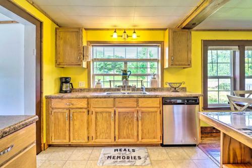 Charming Cottage Less Than 15 Mi To Downtown Asheville!