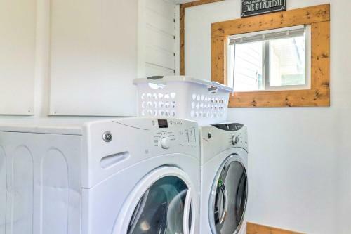 Charming Cottage Less Than 15 Mi To Downtown Asheville!