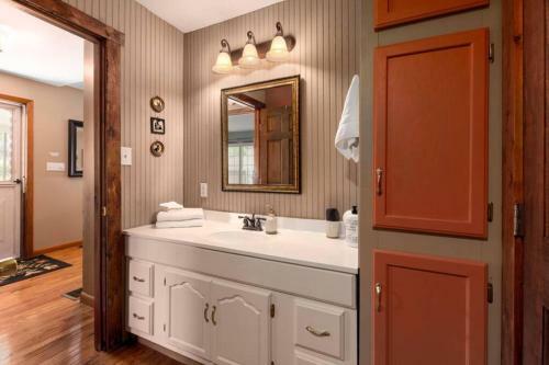Chestnut Hill Retreat-spacious-3 Miles To Downtown