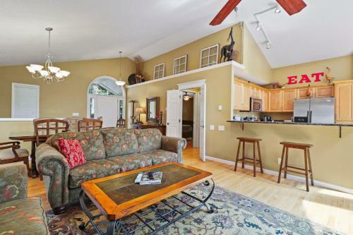 Spacious Mtn Home Close To Slopes Escape Heat