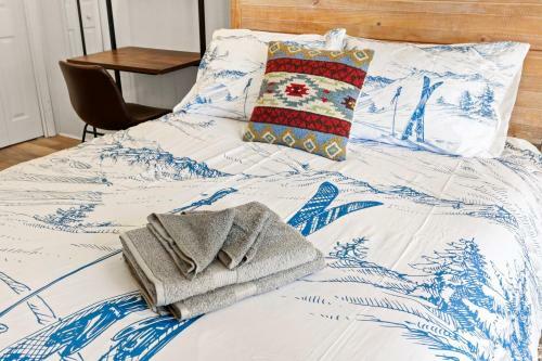 1br 1ba Mountain Holiday Ski Chalet