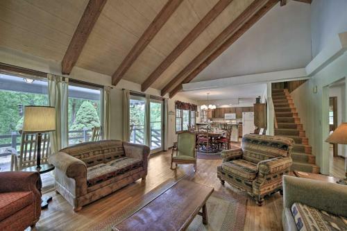 Gorgeous Home With Fireplace Less Than 6 Mi To Downtown