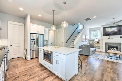 Modern Charlotte Home About 4 Mi To Downtown!