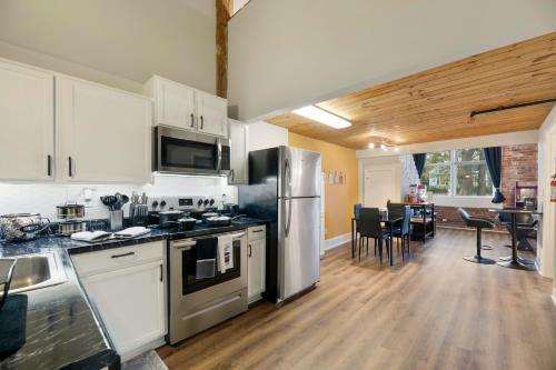 Apartamento Unique Historic Loft, 18ft Ceilings, W/game Room