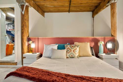 Apartamento Unique Historic Loft, 18ft Ceilings, W/game Room