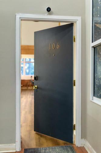 Apartamento Unique Historic Loft, 18ft Ceilings, W/game Room
