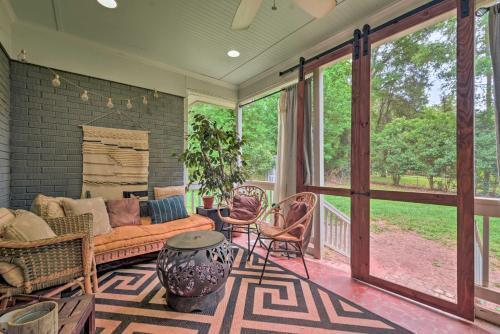 Charming Charlotte Cottage On A Half Acre!