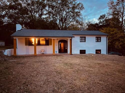 Charming 1960s Home Short Walk To Uptown Lightrail-unit 1