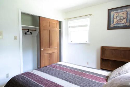 Charming 1960s Home Short Walk To Uptown Lightrail-unit 1