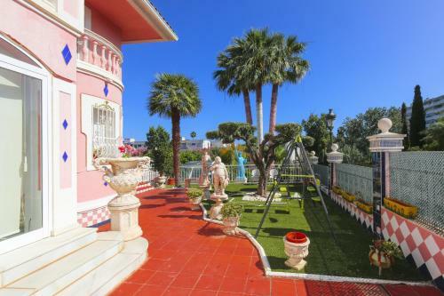 Rosa Villa Planet Costa Dorada