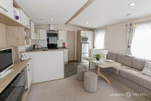 Modern, Picture-perfect, 2-bedroom Home, Parking