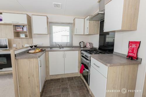 Modern, Picture-perfect, 2-bedroom Home, Parking