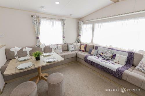 Modern, Picture-perfect, 2-bedroom Home, Parking