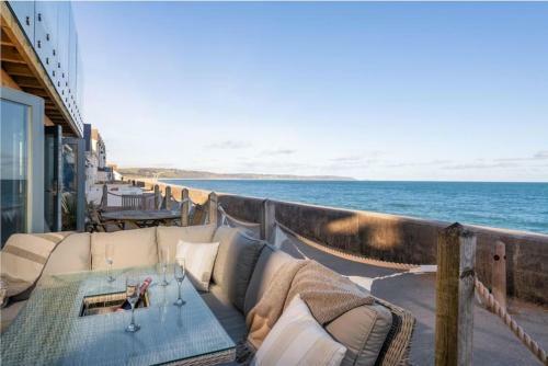 Villa Luxury Beachfront House, Sleeps 12, Free Parking, Devon