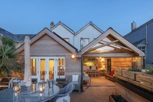 Villa Luxury Beachfront House, Sleeps 12, Free Parking, Devon