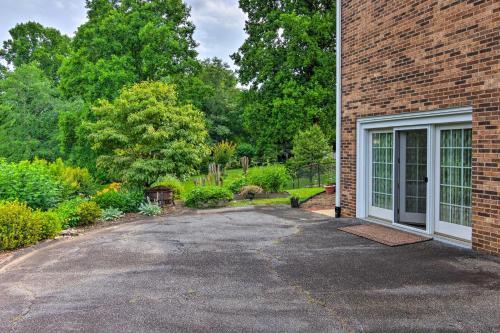 Apartamento Sun-dappled Lenoir Abode With Patio And Yard!