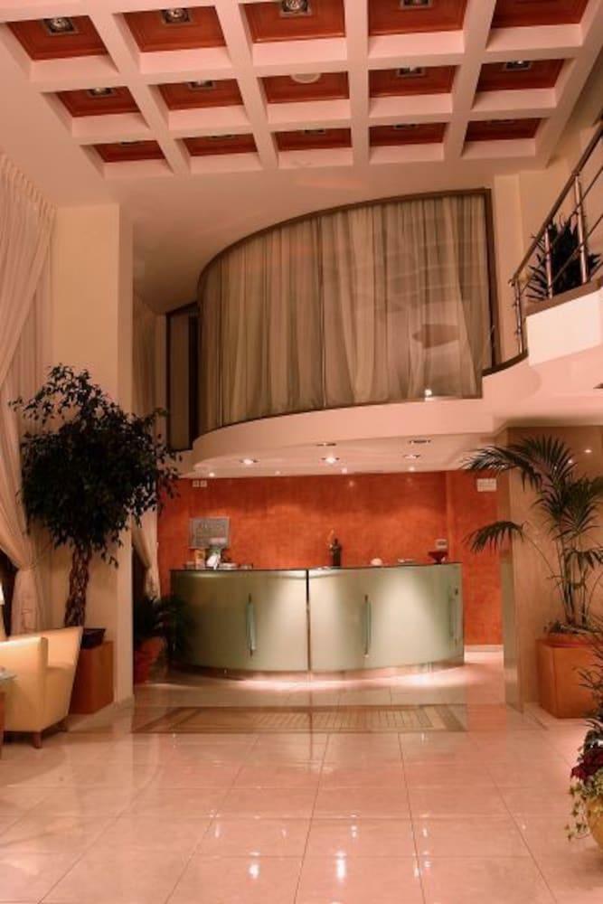 Hotel Golden City