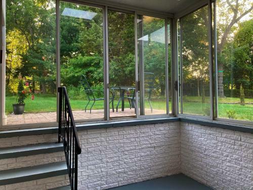 Villa Spacious Residence With Indoor Fireplace And A Large Backyard