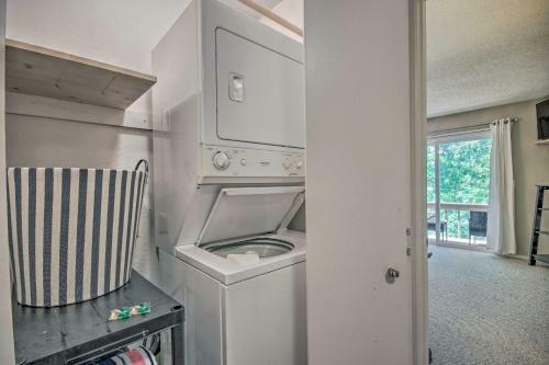 Bright Eucha Townhouse With Grand Lake Access!