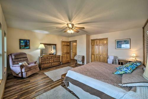 Apartamento Sunset Cove Lakefront Escape With Deck And Yard