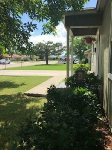 4 Bed Cowboy Home1 Mi Fort Sill- Weekly Rates!