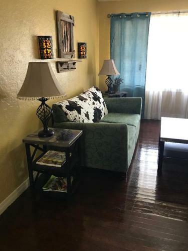 4 Plus Bed Home-groceries At Corner-ez 1 Mile To Post!