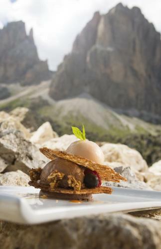 Hotel Passo Sella Dolomiti Mountain Resort