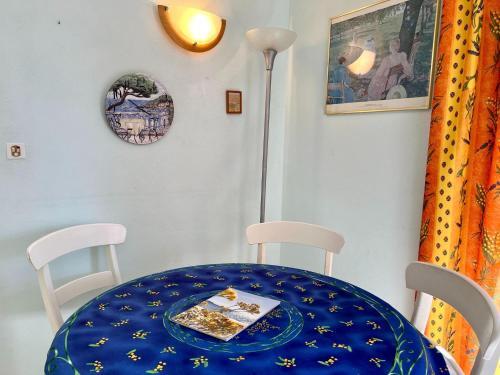Cozy Gite With Sea View, In Le Lavandou