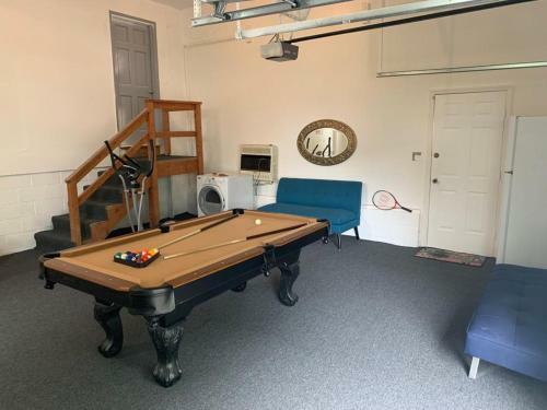 Americanold-fashioned 5bd Nostalgia With Hot Tub