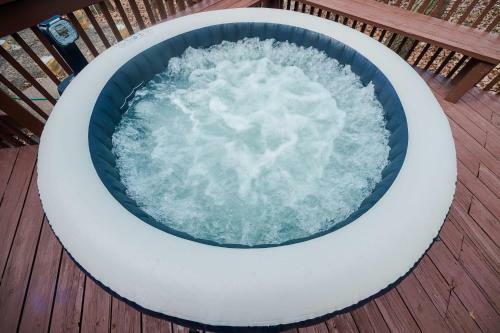 Americanold-fashioned 5bd Nostalgia With Hot Tub