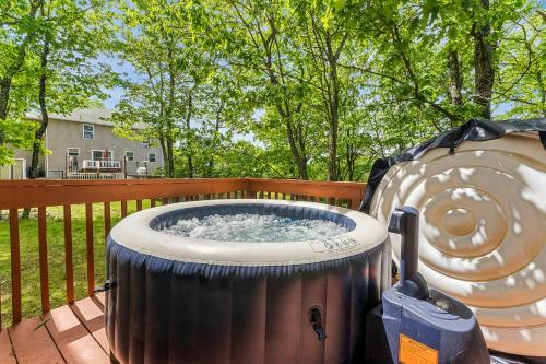 Americanold-fashioned 5bd Nostalgia With Hot Tub