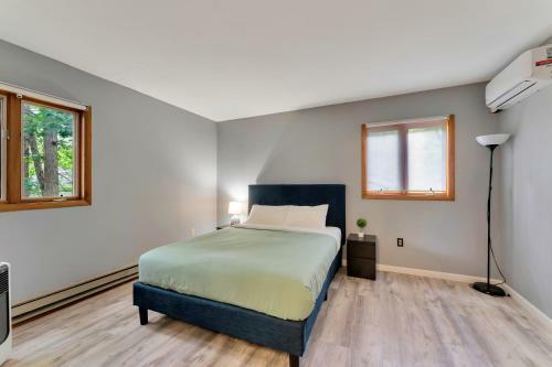 Spacious Renovated 5bd Mansion W/ Jacuzzi/sauna/pool Table