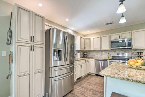 East Stroudsburg Home With Decks And Private Pond