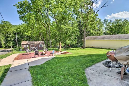 Dog-friendly Jim Thorpe Townhome With Fire Pit!