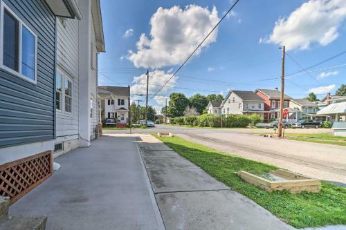 Dog-friendly Jim Thorpe Townhome With Fire Pit!