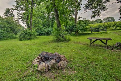 Apartamento Tranquil Creekside Tiny Home In Dutch Country