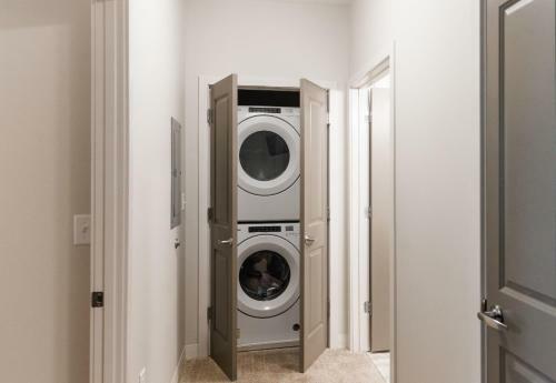 Chic Modern 3br Apartment In Oak Hill By Stay Gia
