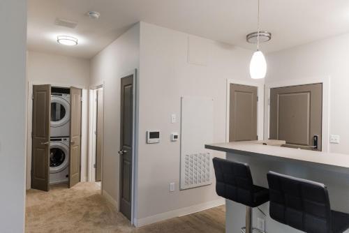 Chic Modern 3br Apartment In Oak Hill By Stay Gia