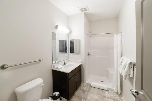 Chic Modern 3br Apartment In Oak Hill By Stay Gia