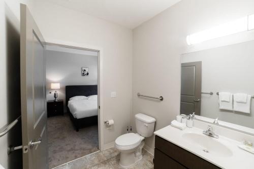 Chic Modern 3br Apartment In Oak Hill By Stay Gia