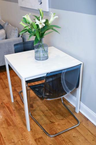 Beautiful 2 Bedroom Apartment With Patio And Deck