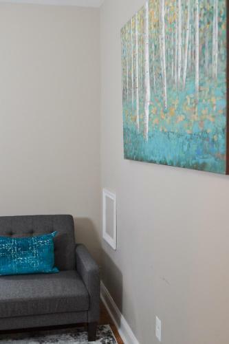 Beautiful 2 Bedroom Apartment With Patio And Deck