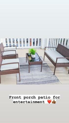 Beautiful 2 Bedroom Apartment With Patio And Deck