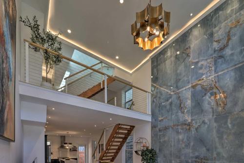 Upscale And Unique Townhome In University City!