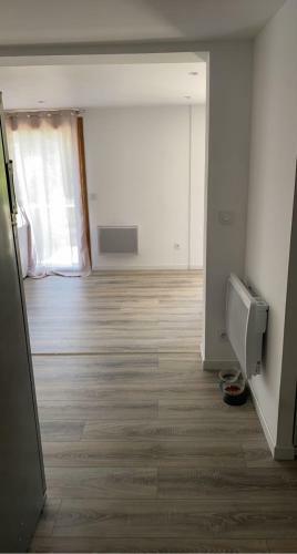 Bas De Villa Avec Piscine, Sauna, Jacuzzi Et Salle De Sport