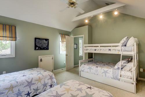 Under The Oaks - Island Living At Its Best