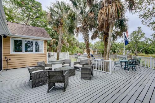 Under The Oaks - Island Living At Its Best
