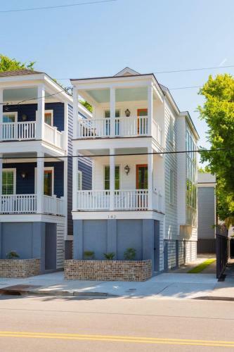 Villa Blanca Gorgeous Downtown Chs Home 3 King Bds