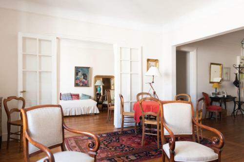 Bright 79 M Apartment Near Paris