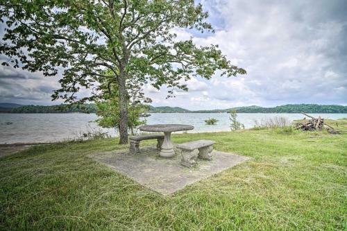 Lakefront Cabin In Inspiration Cove With Dock!